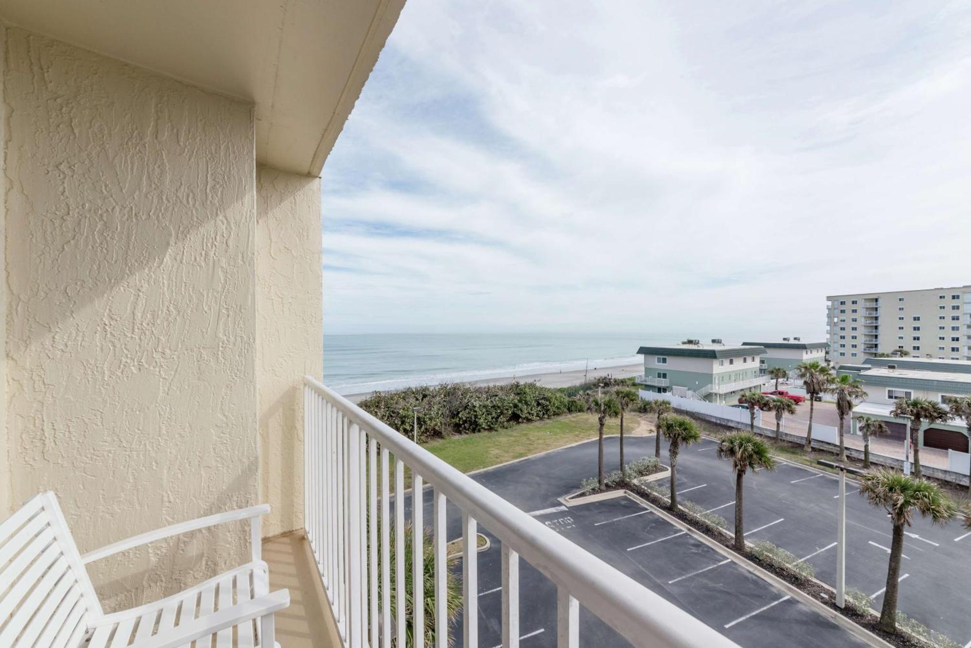 Hilton Melbourne Beach Oceanfront Екстериор снимка