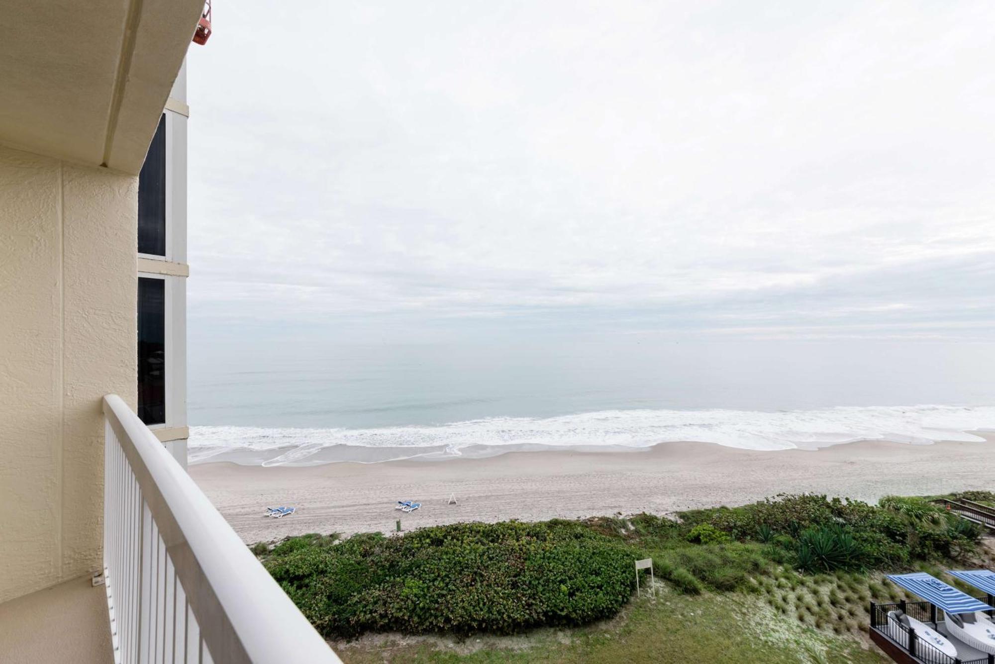 Hilton Melbourne Beach Oceanfront Екстериор снимка