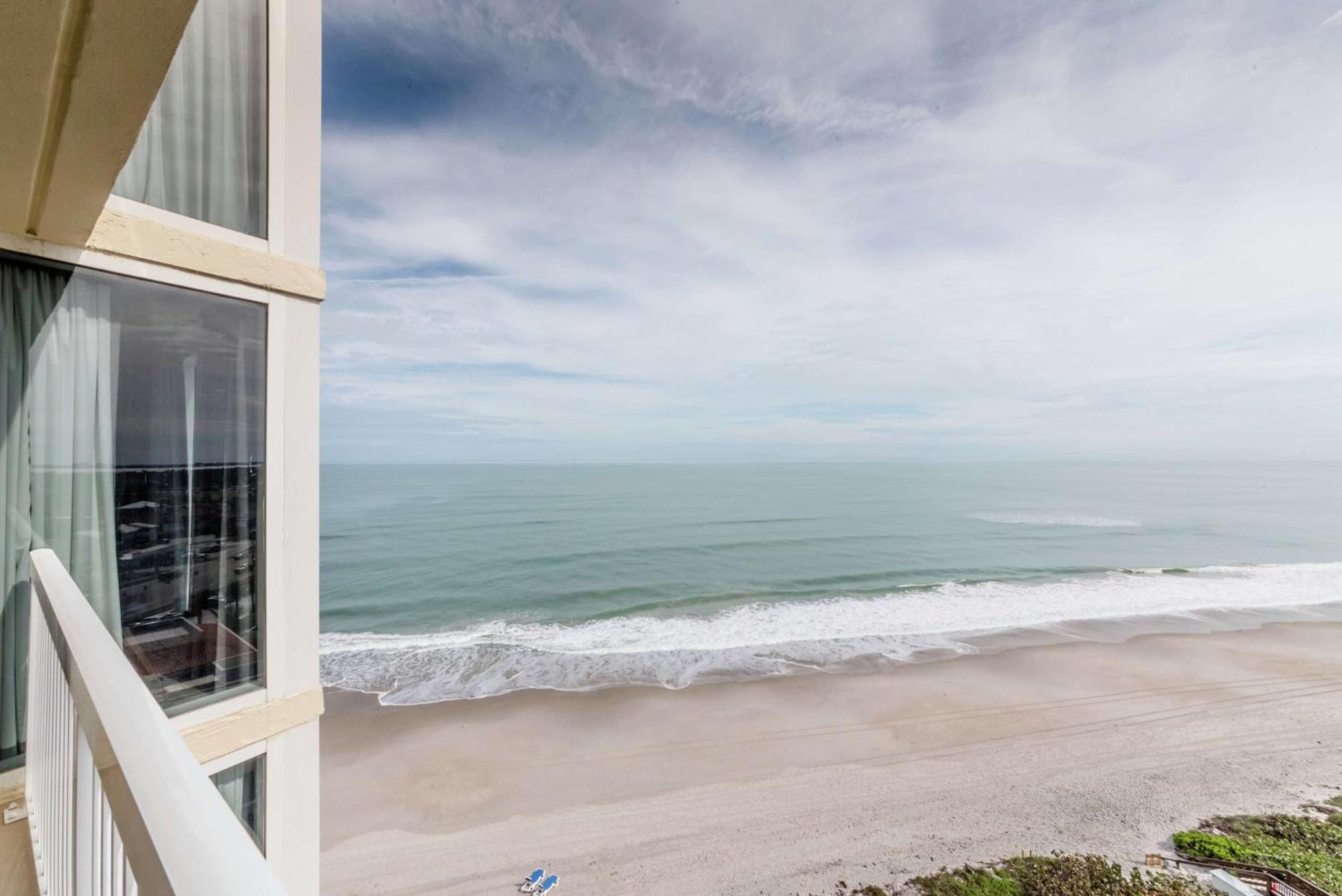 Hilton Melbourne Beach Oceanfront Екстериор снимка