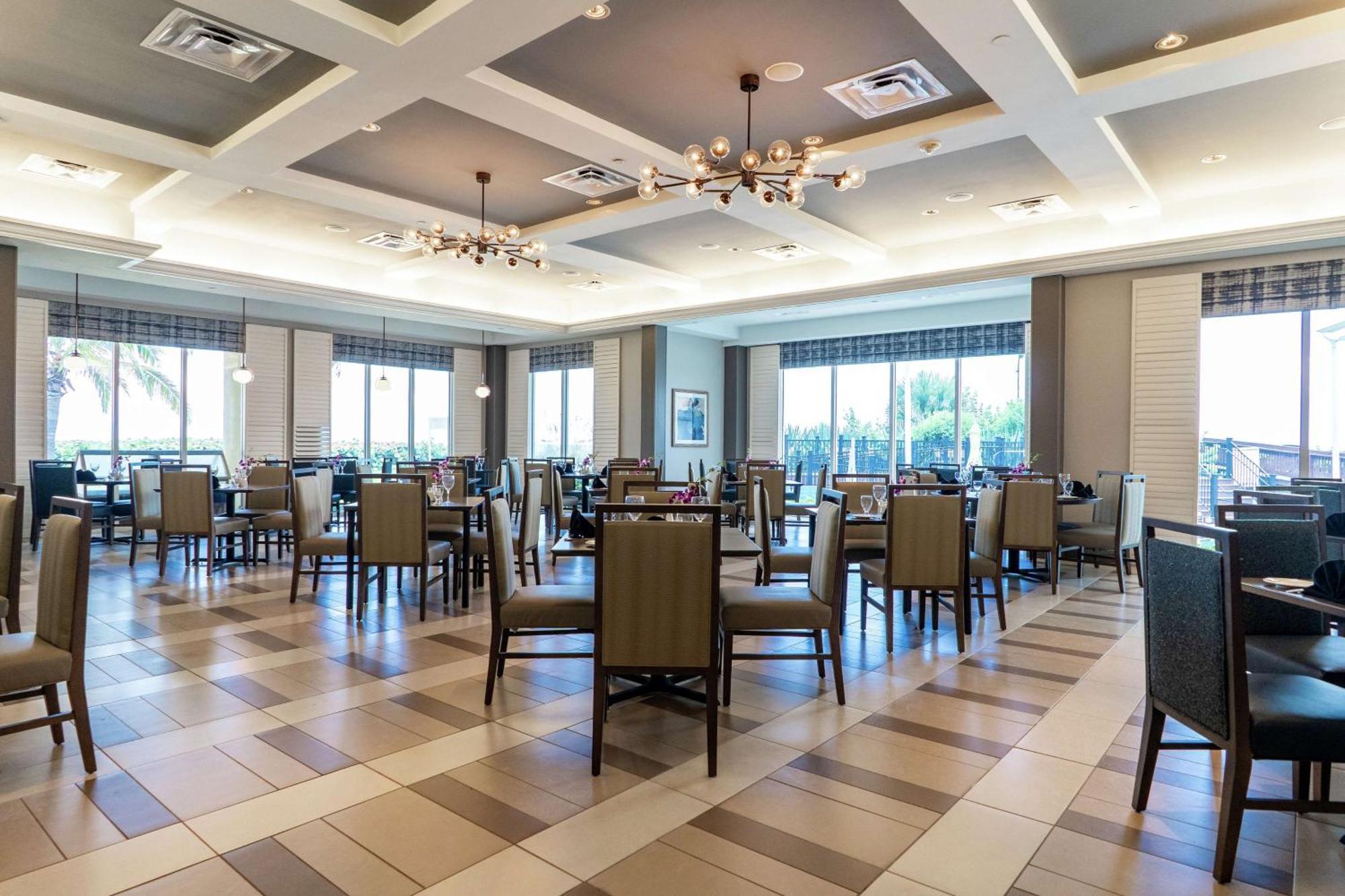 Hilton Melbourne Beach Oceanfront Екстериор снимка