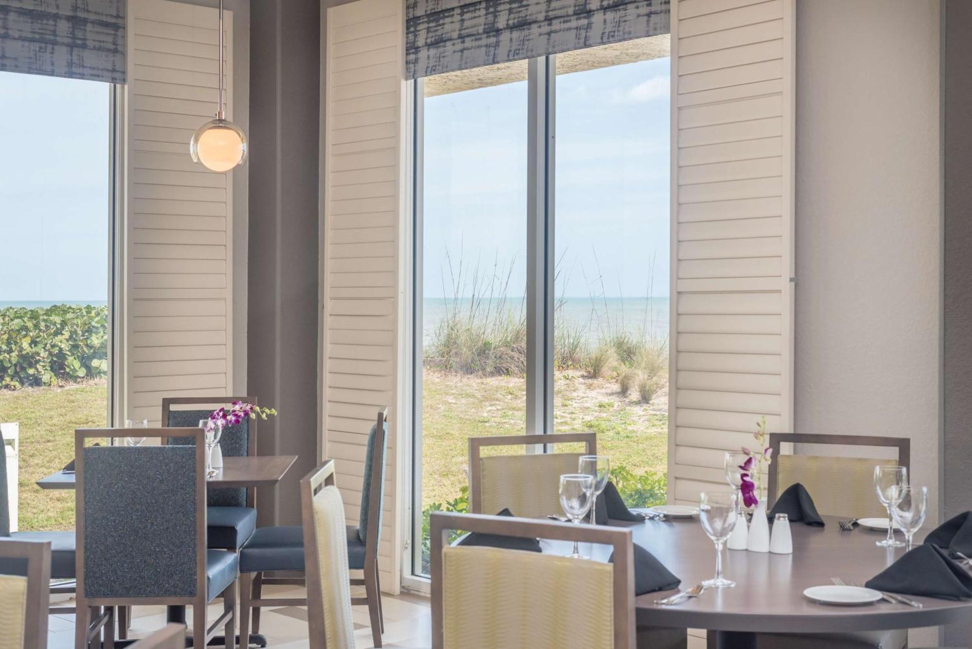 Hilton Melbourne Beach Oceanfront Екстериор снимка