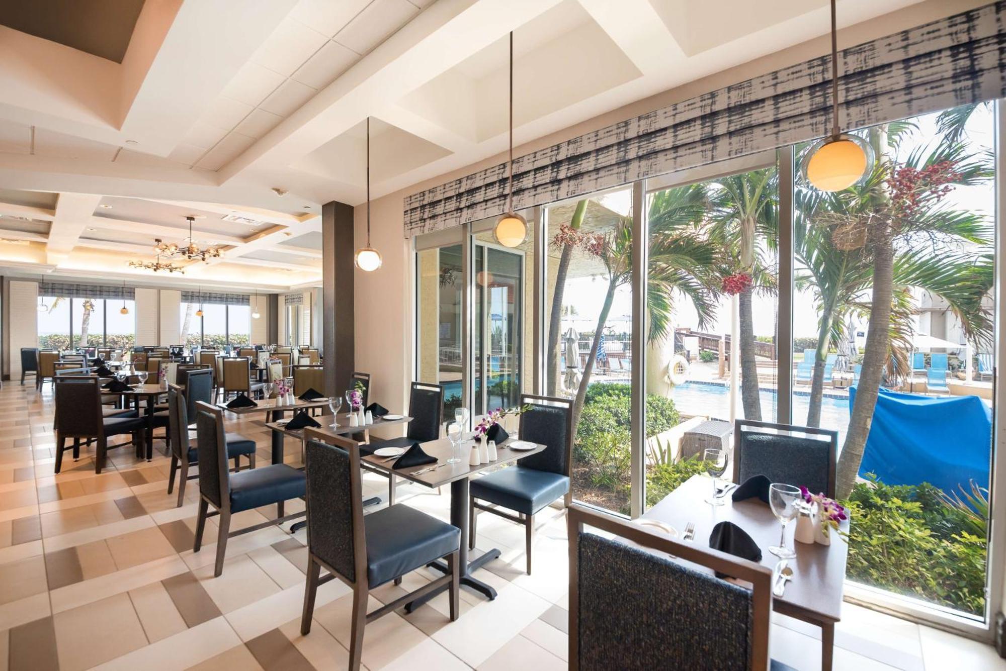 Hilton Melbourne Beach Oceanfront Екстериор снимка