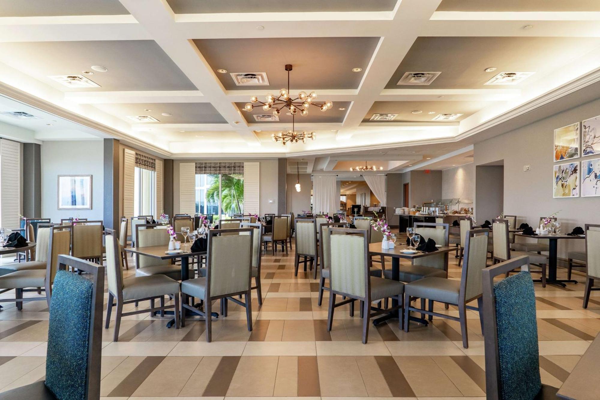 Hilton Melbourne Beach Oceanfront Екстериор снимка