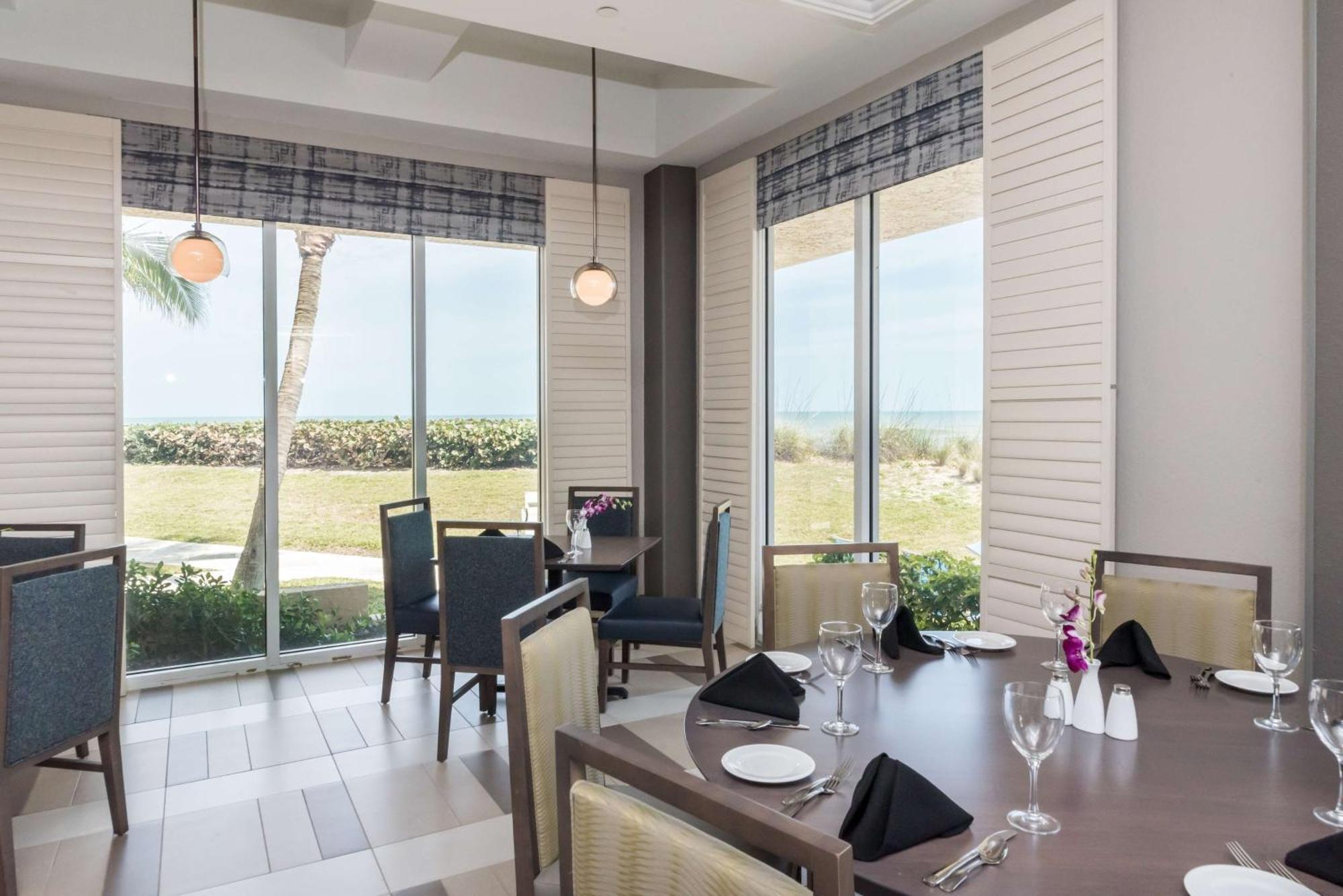 Hilton Melbourne Beach Oceanfront Екстериор снимка