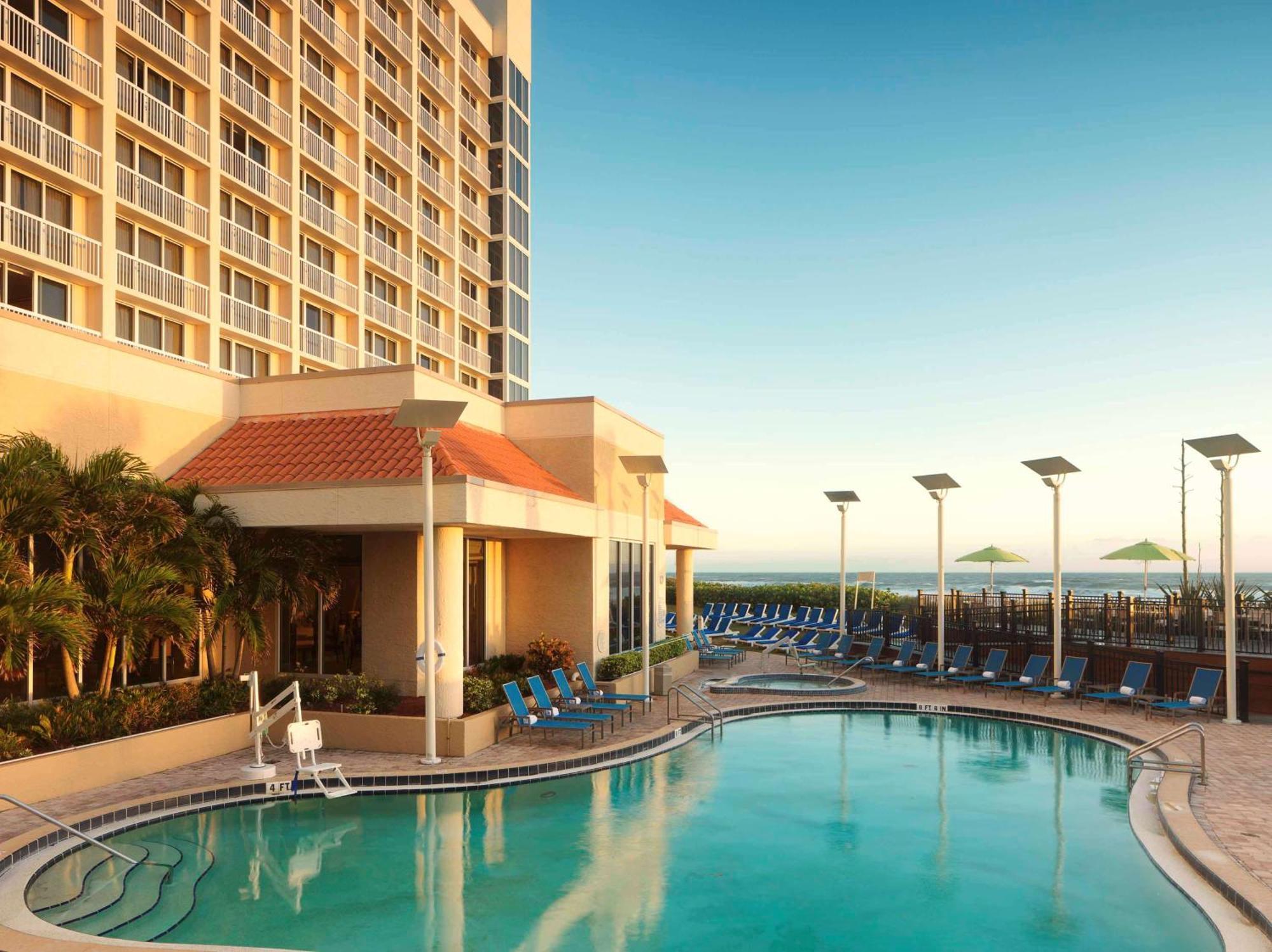 Hilton Melbourne Beach Oceanfront Екстериор снимка